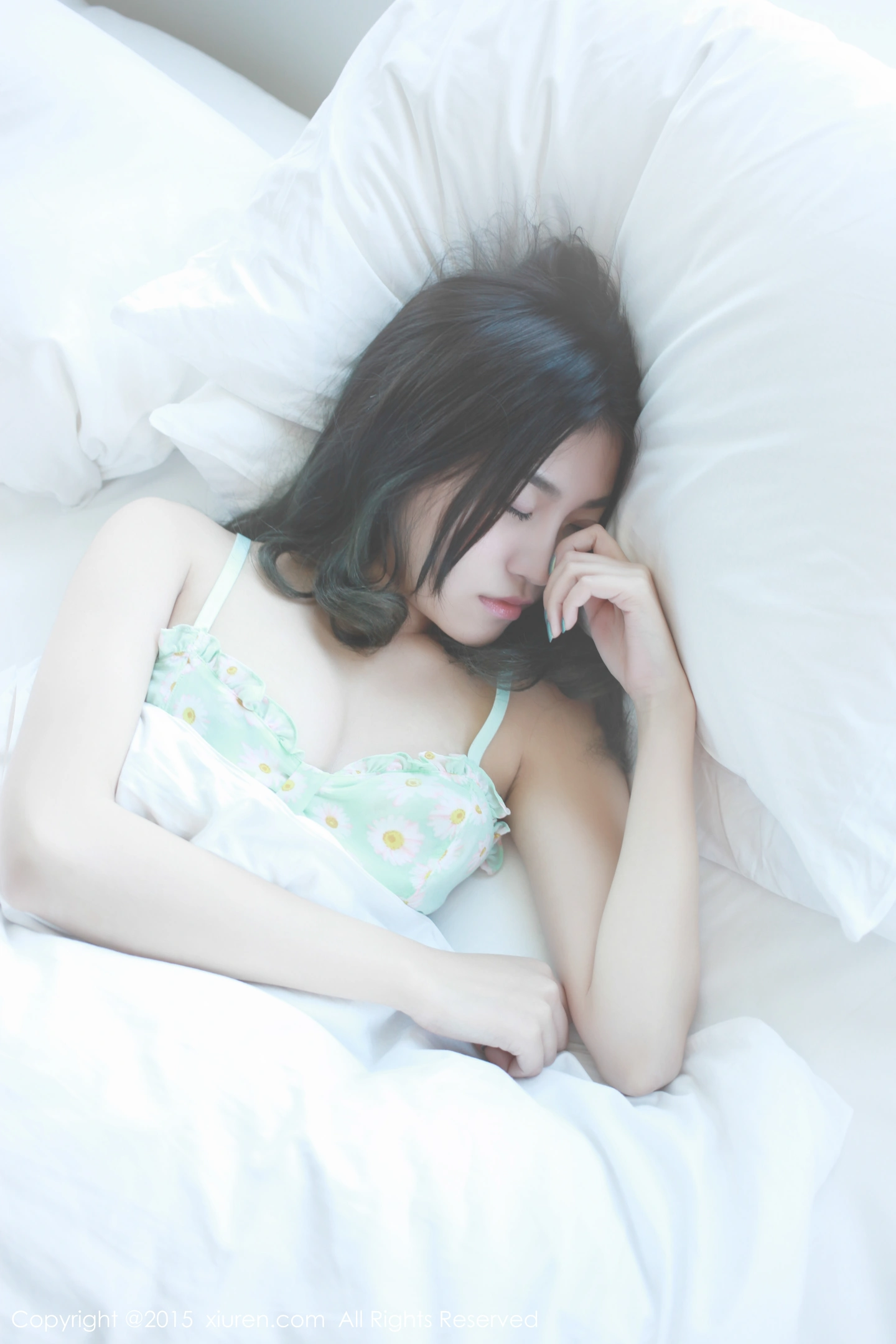 图片[3]-[XiuRen秀人网]VOL.287 秀人嫩模许诺Sabrina花色睡裙居家床上迷人性感写真48P-秀人网官方网站